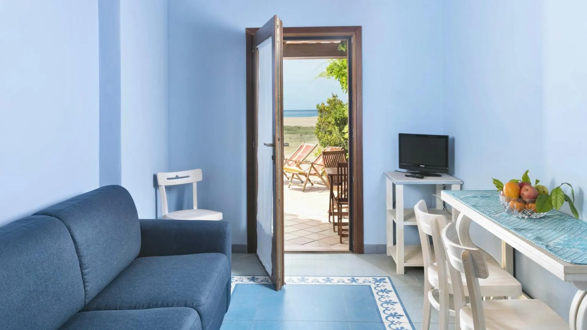 Residence With Private Beach In Bosa Marina Just 100 Meters From The Sea イタリア