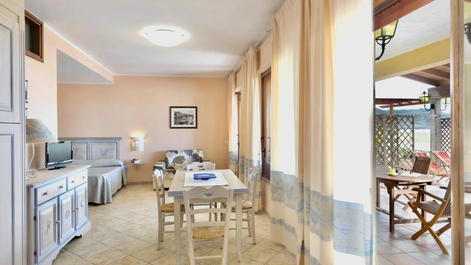 Residence With Private Beach In Bosa Marina Just 100 Meters From The Sea イタリア