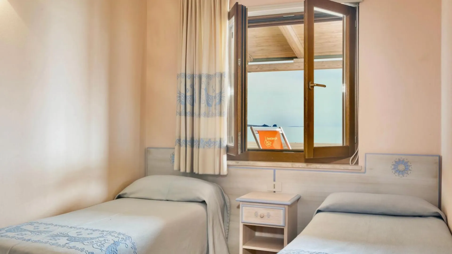 アパートホテル Residence With Private Beach In Bosa Marina Just 100 Meters From The Sea イタリア