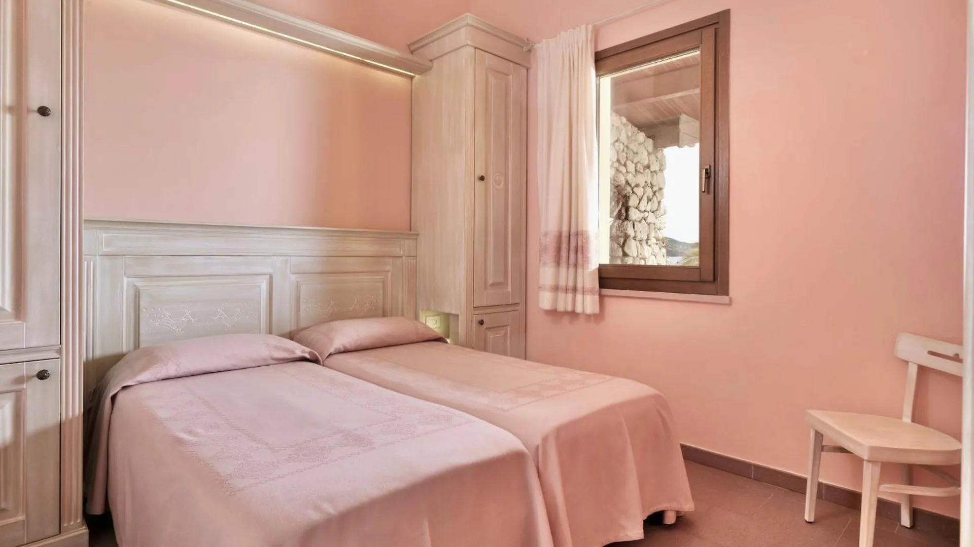 Residence With Private Beach In Bosa Marina Just 100 Meters From The Sea アパートホテル